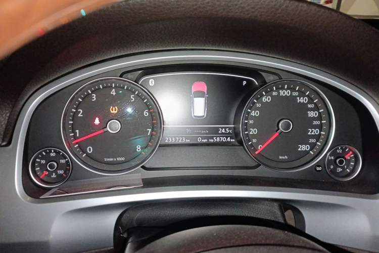 Used Volkswagen Touareg 2011 3.0 TSI Comfort Version Instrument Cluster