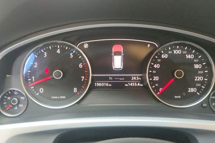 Used Volkswagen Touareg 2011 3.0 TSI Comfort Version Instrument Cluster