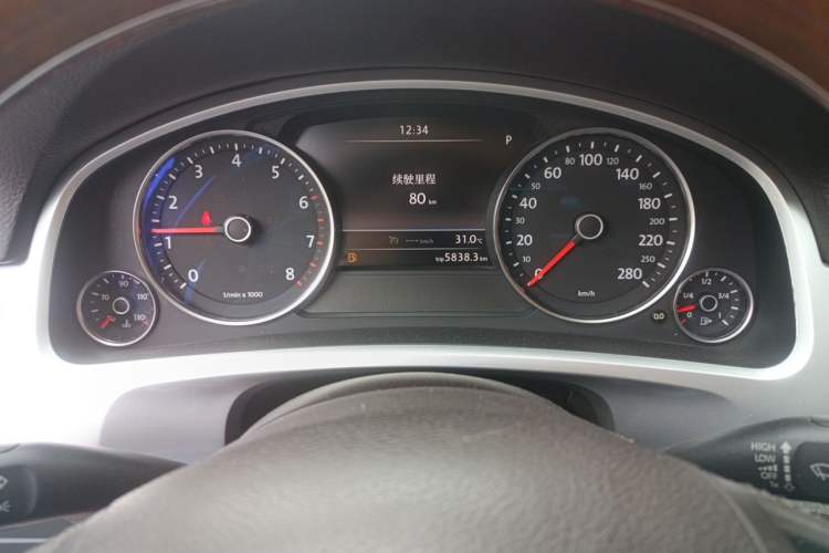 Used Volkswagen Touareg 2011 3.0 TSI Comfort Version Instrument Cluster
