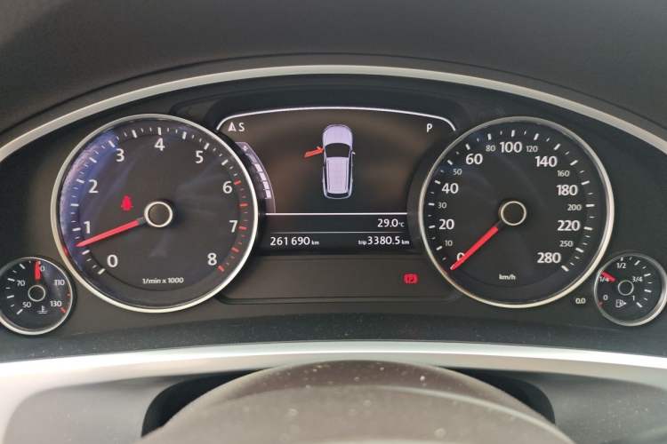 Used Volkswagen Touareg 2011 3.0 TSI Comfort Version Instrument Cluster