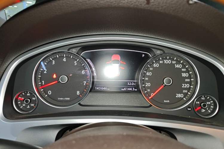 Used Volkswagen Touareg 2011 3.0 TSI Comfort Version Instrument Cluster