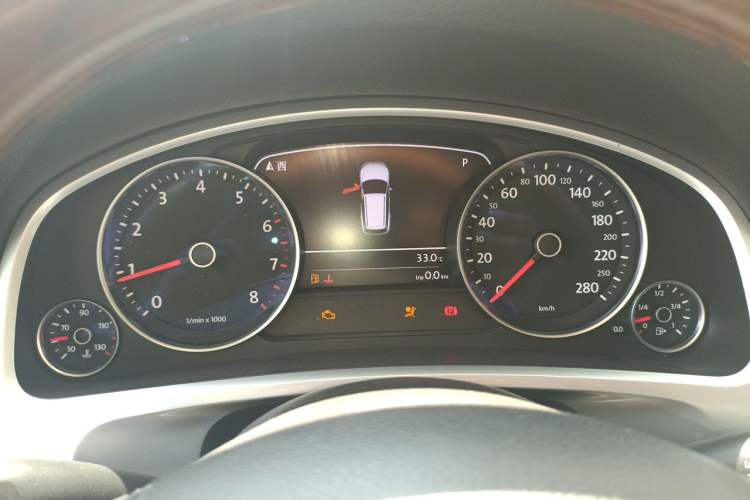 Used Volkswagen Touareg 2011 3.0 TSI Comfort Version Instrument Cluster