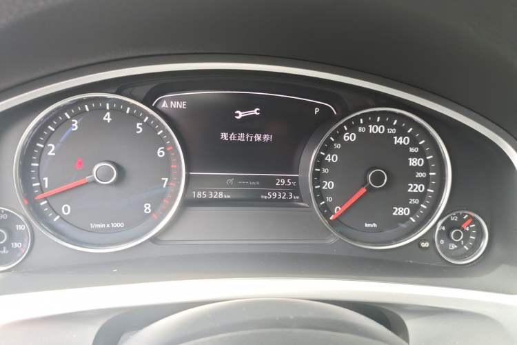 Used Volkswagen Touareg 2011 3.0 TSI Comfort Version Instrument Cluster