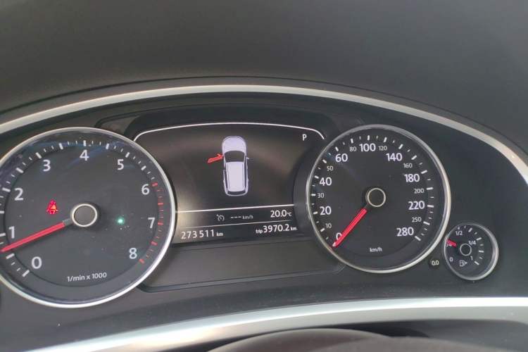 Used Volkswagen Touareg 2011 3.0 TSI High-End Version Instrument Cluster