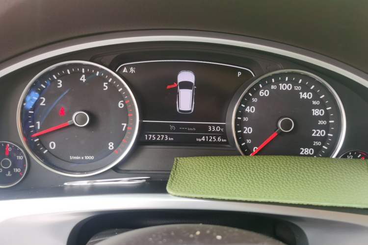 Used Volkswagen Touareg 2011 3.0 TSI Comfort Version Instrument Cluster