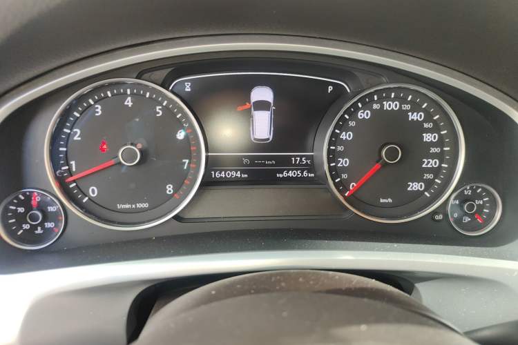 Used Volkswagen Touareg 2011 3.0 TSI Standard Version Instrument Cluster