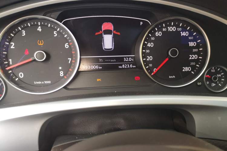 Used Volkswagen Touareg 2011 3.0 TSI Comfort Version Instrument Cluster