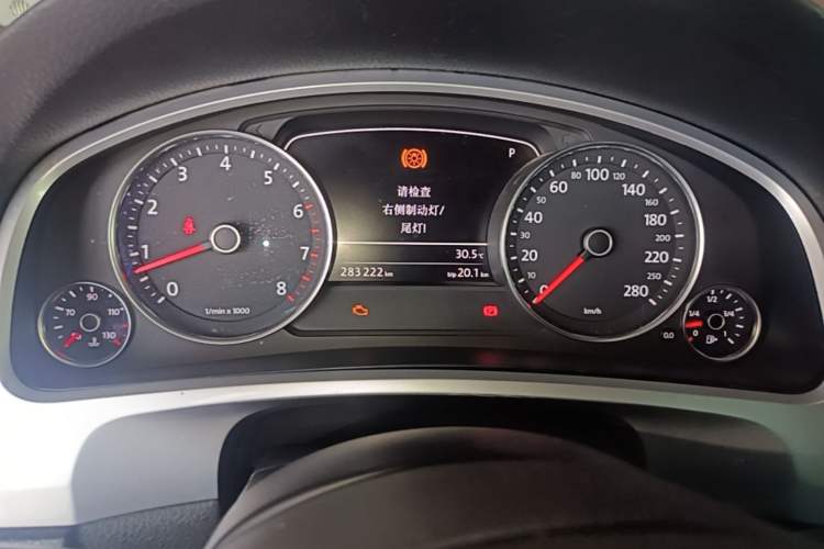 Used Volkswagen Touareg 2011 3.0 TSI High-End Version Instrument Cluster