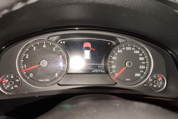 Used Volkswagen Touareg 2011 3.0 TSI Standard Version Instrument Cluster