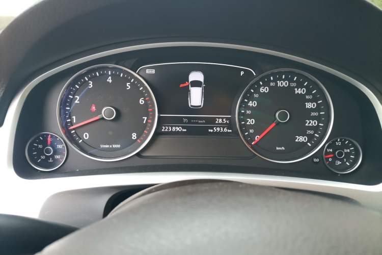 Used Volkswagen Touareg 2011 3.0 TSI Standard Version Instrument Cluster