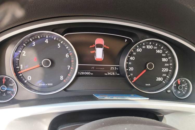 Used Volkswagen Touareg 2011 3.0 TSI Luxury Edition Instrument Cluster