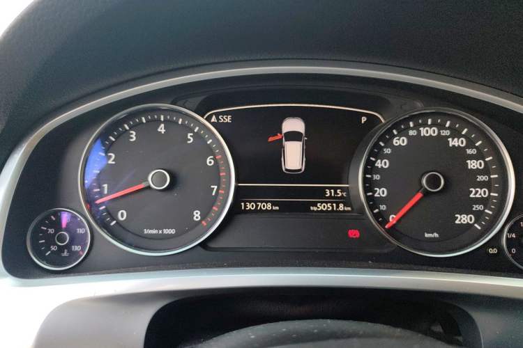 Used Volkswagen Touareg 2011 3.0 TSI High-End Version Instrument Cluster