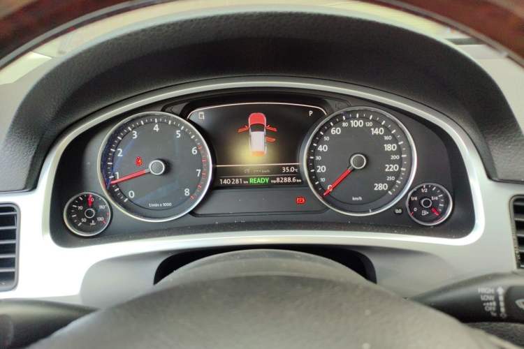 Used Volkswagen Touareg 2011 3.0 TSI Hybrid Instrument Cluster