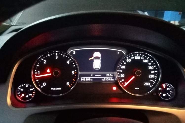 Used Volkswagen Touareg 2011 3.0 TDI Diesel Standard Version Instrument Cluster