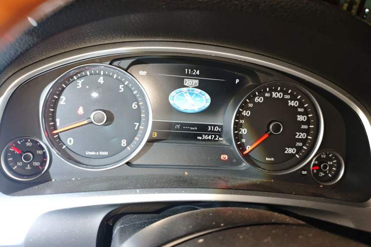Used Volkswagen Touareg 2011 3.0 TSI Comfort Version Instrument Cluster