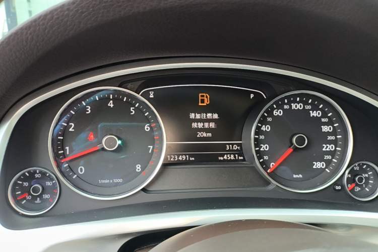 Used Volkswagen Touareg 2011 3.0 TSI Standard Version Instrument Cluster
