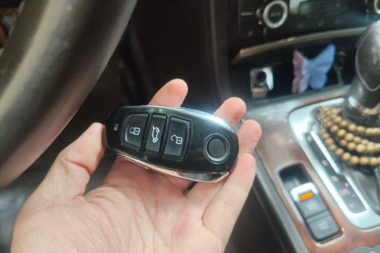 Used Volkswagen Touareg 2011 3.0 TSI Standard Version Interior 1