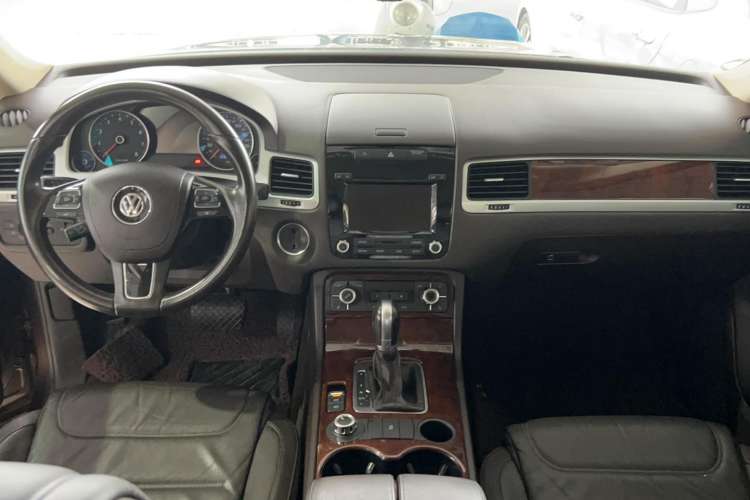 Used Volkswagen Touareg 2011 3.0 TSI Standard Version Interior 3
