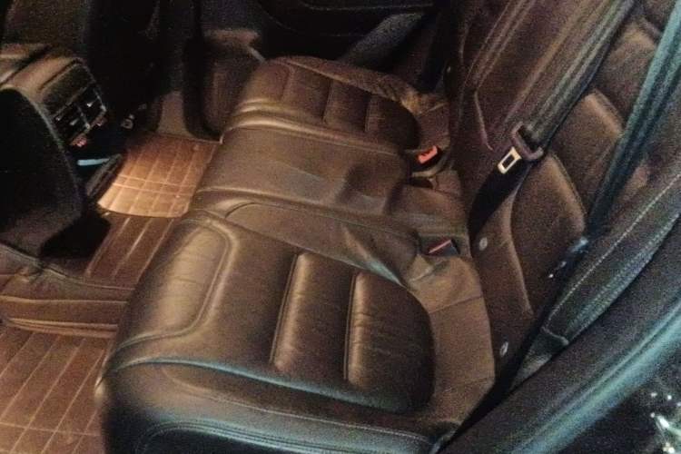Used Volkswagen Touareg 2011 3.0 TDI Diesel Standard Version Interior 4