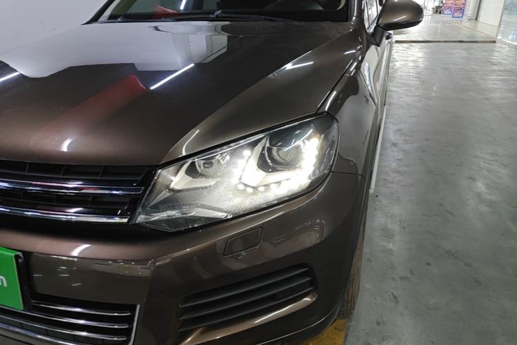 Used Volkswagen Touareg 2011 3.0 TSI Comfort Version Left Front Headlight