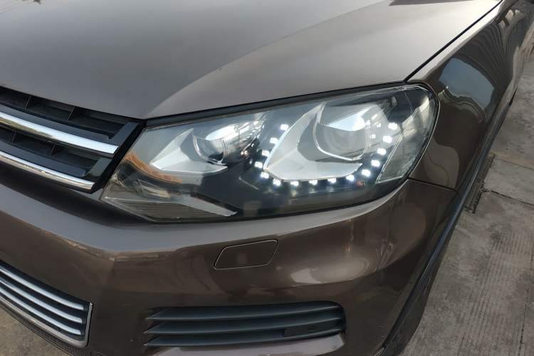 Used Volkswagen Touareg 2011 3.0 TSI Standard Version Left Front Headlight
