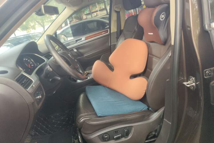Used Volkswagen Touareg 2011 3.0 TSI Standard Version Left Front Seat