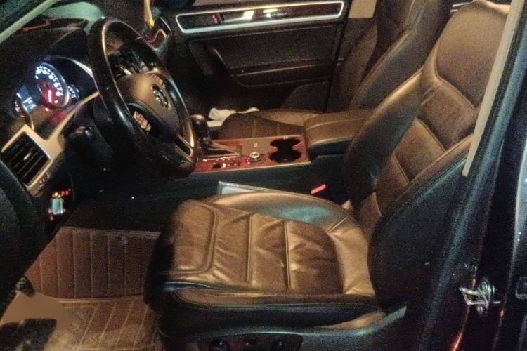 Used Volkswagen Touareg 2011 3.0 TDI Diesel Standard Version Left Front Seat