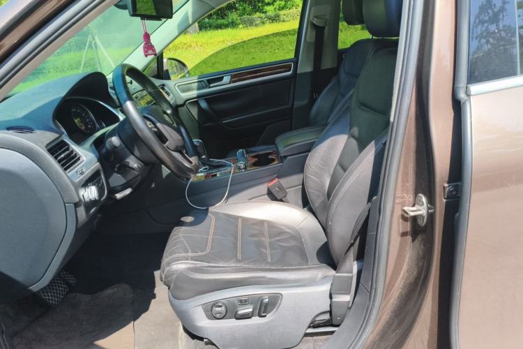 Used Volkswagen Touareg 2011 3.0 TSI Standard Version Left Front Seat