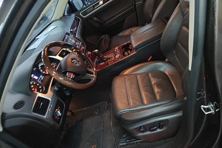 Used Volkswagen Touareg 2011 3.0 TSI Comfort Version Left Front Seat