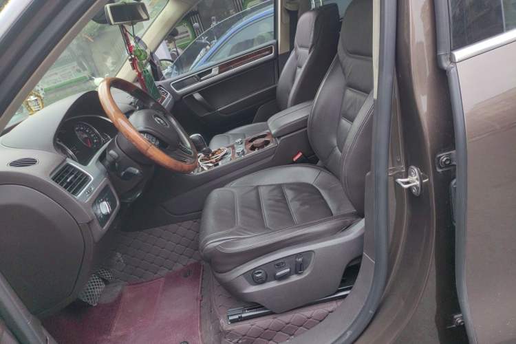Used Volkswagen Touareg 2011 3.0 TSI High-End Version Left Front Seat
