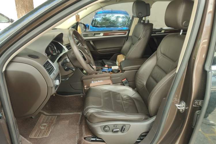 Used Volkswagen Touareg 2011 3.0 TSI Standard Version Left Front Seat