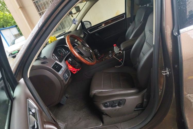 Used Volkswagen Touareg 2011 3.0 TSI Standard Version Left Front Seat
