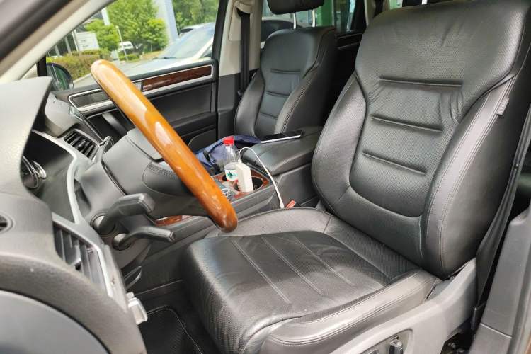 Used Volkswagen Touareg 2011 3.0 TSI Comfort Version Left Front Seat