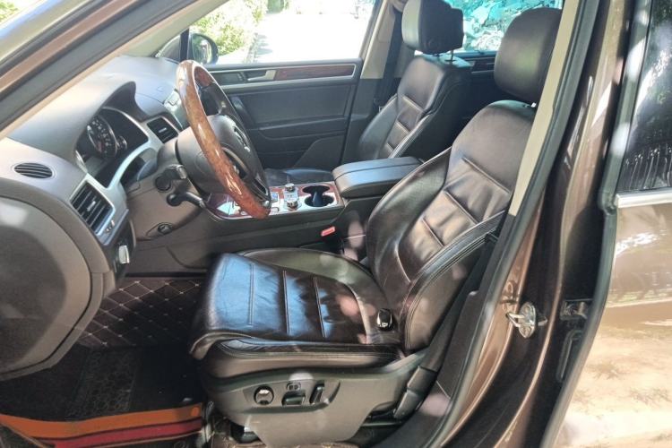 Used Volkswagen Touareg 2011 3.0 TSI High-End Version Left Front Seat