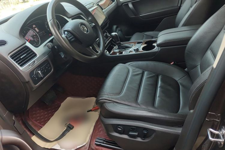 Used Volkswagen Touareg 2011 3.0 TSI Standard Version Left Front Seat