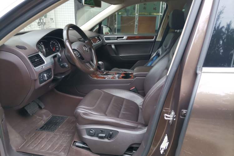 Used Volkswagen Touareg 2011 3.0 TSI Standard Version Left Front Seat