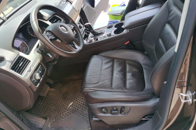 Used Volkswagen Touareg 2011 3.0 TSI Standard Version Left Front Seat