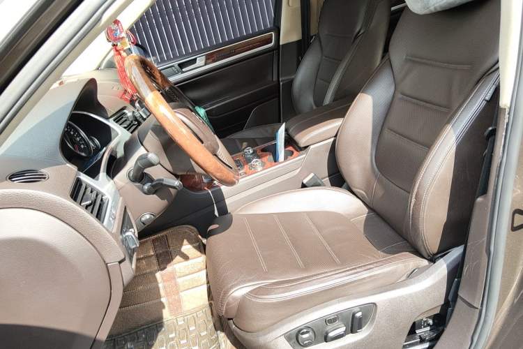 Used Volkswagen Touareg 2011 3.0 TSI Luxury Edition Left Front Seat