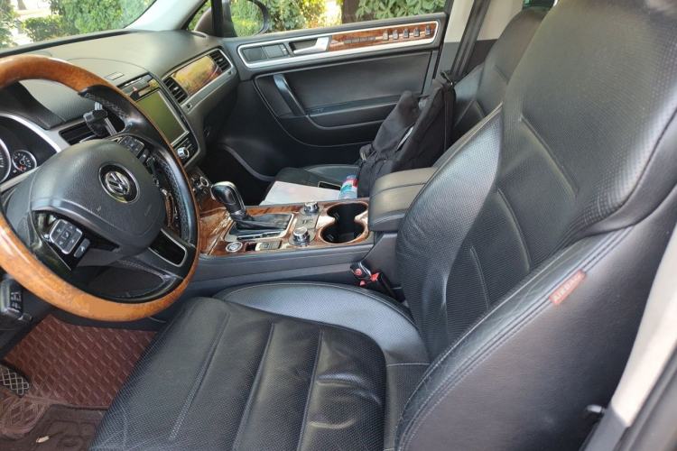Used Volkswagen Touareg 2011 3.0 TSI High-End Version Left Front Seat