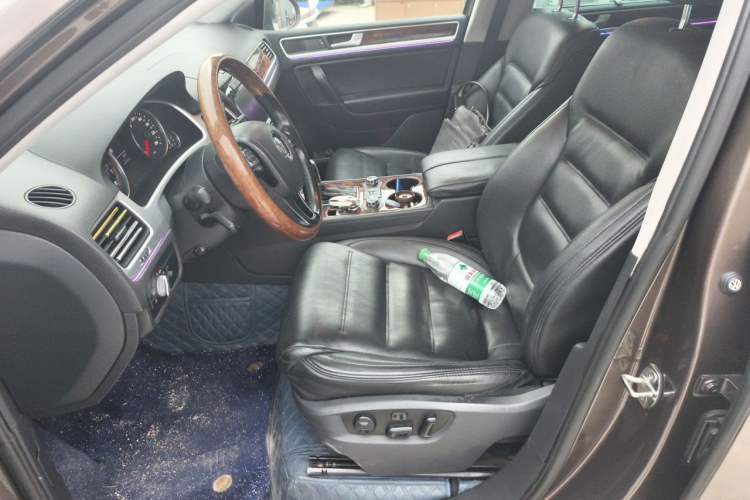 Used Volkswagen Touareg 2011 3.0 TSI High-End Version Left Front Seat