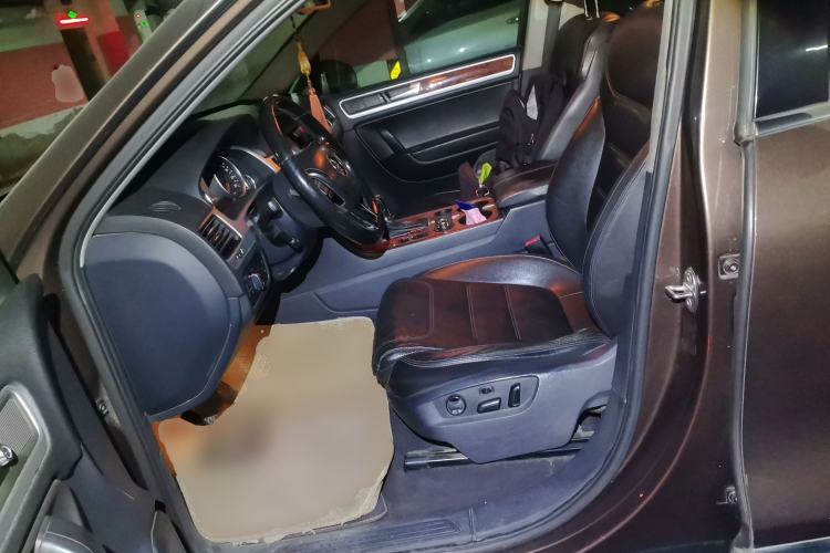 Used Volkswagen Touareg 2011 3.0 TSI Standard Version Left Front Seat