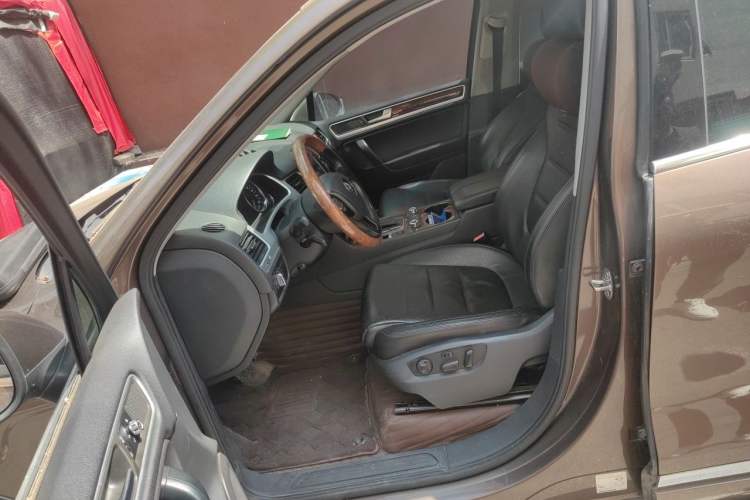 Used Volkswagen Touareg 2011 3.0 TSI Comfort Version Left Front Seat