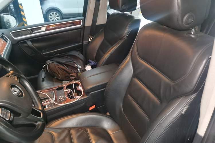 Used Volkswagen Touareg 2011 3.0 TSI Standard Version Left Front Seat