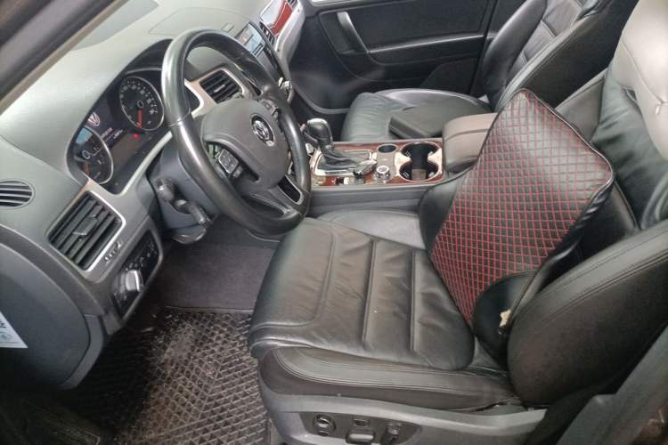 Used Volkswagen Touareg 2011 3.0 TSI Standard Version Left Front Seat
