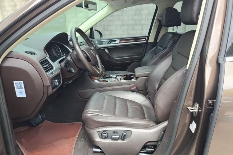 Used Volkswagen Touareg 2011 3.0 TSI Standard Version Left Front Seat