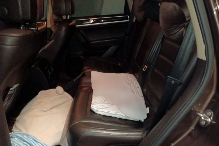 Used Volkswagen Touareg 2011 3.0 TSI Comfort Version Left Rear Seat