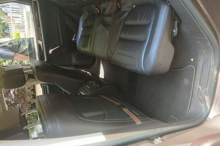 Used Volkswagen Touareg 2011 3.0 TSI Comfort Version Left Rear Seat