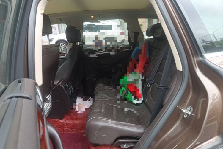 Used Volkswagen Touareg 2011 3.0 TSI Comfort Version Left Rear Seat