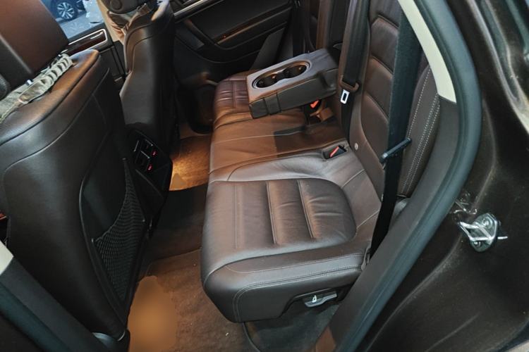 Used Volkswagen Touareg 2011 3.0 TSI Comfort Version Left Rear Seat