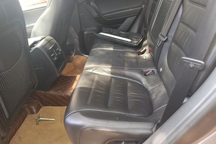 Used Volkswagen Touareg 2011 3.0 TSI Comfort Version Left Rear Seat